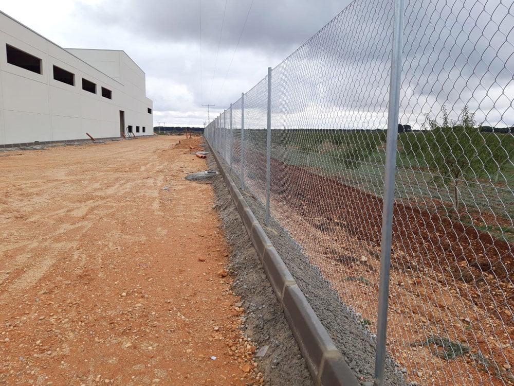Malla galvanizada bodega cuenca | Trabajos realizados Cerralba, cerramientos Albacete